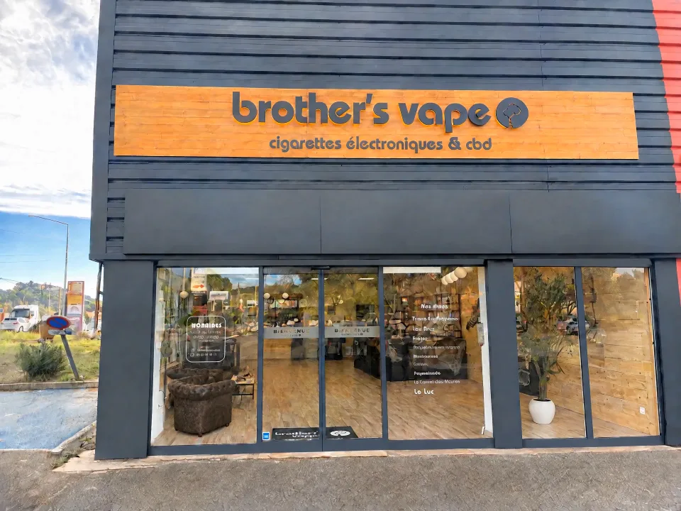 La boutique Brother's Vape vue depuis le parking